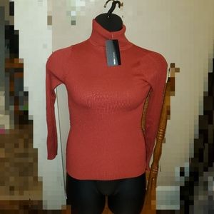 NWT FashionNova RUST Turtle Neck 🐢